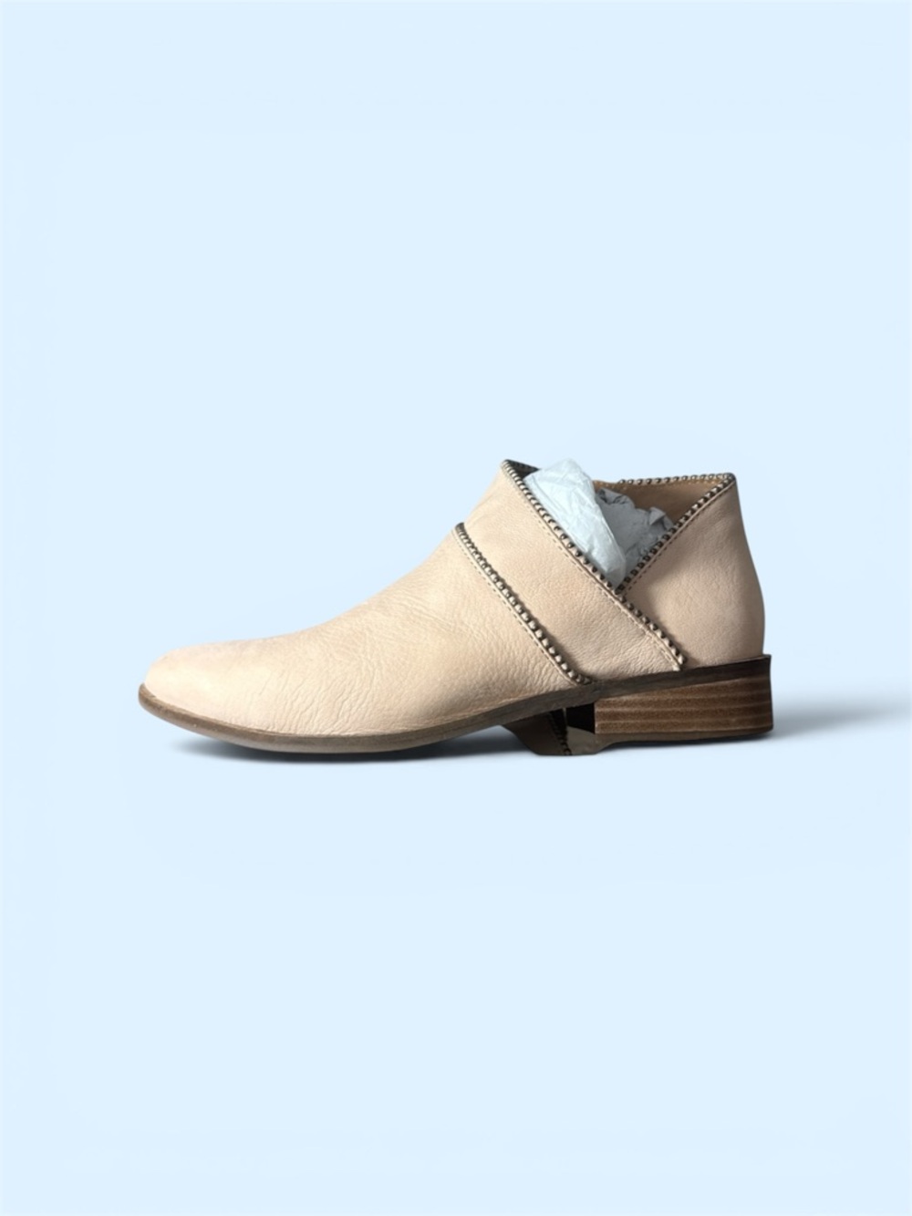 Women’s Low Cut Leather Slip-On Shoe in Beige